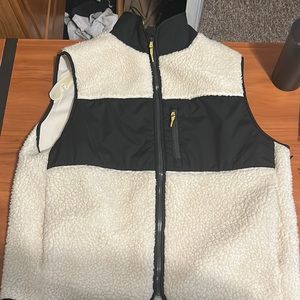 H and m vest